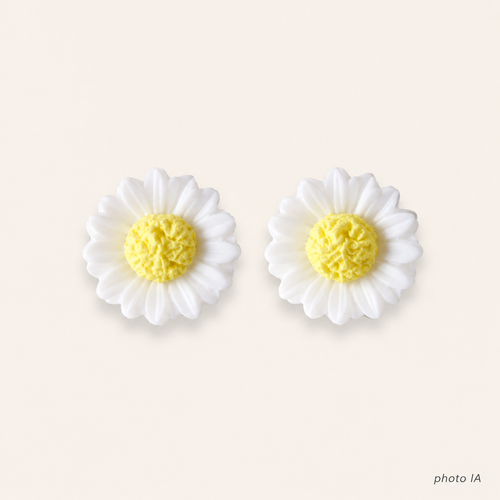 Boucles d’oreilles marguerites blanches et jaunes en pâte polymère