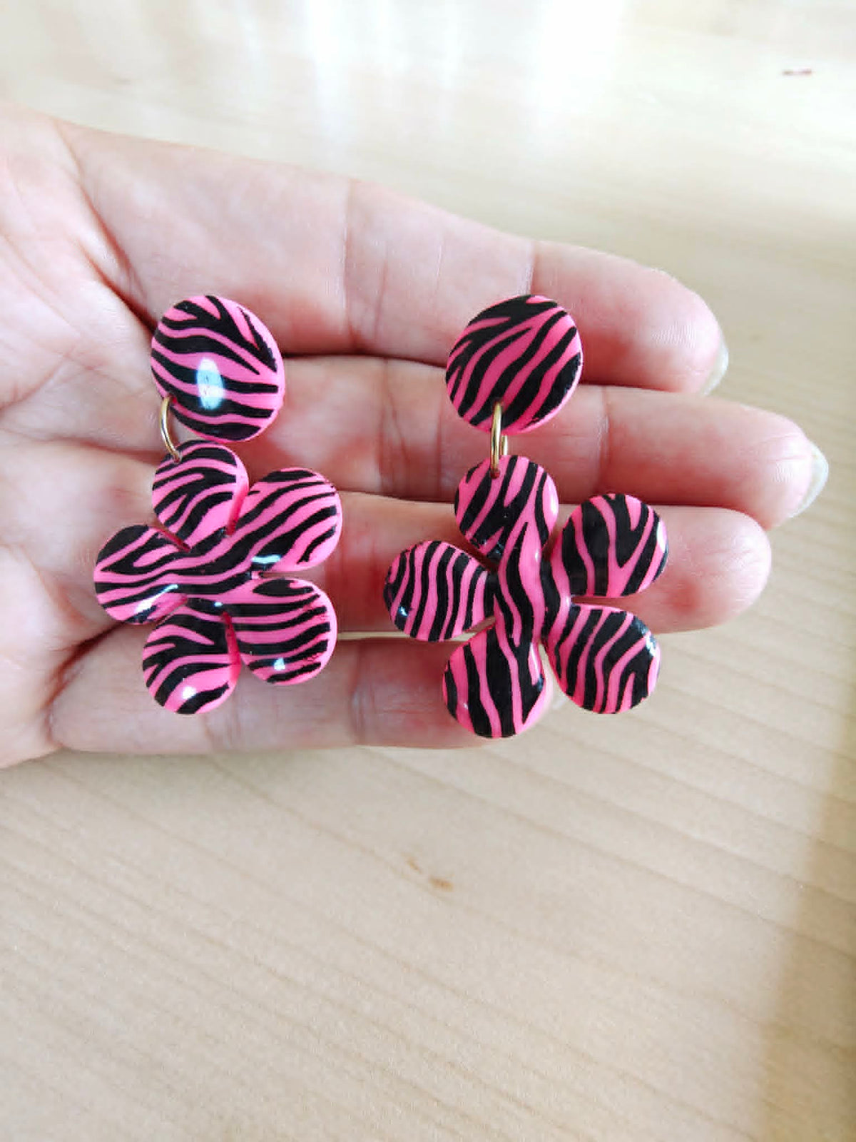 Boucles d'oreilles fleurs 5 pétales : Rose fluo / Rayures zèbre