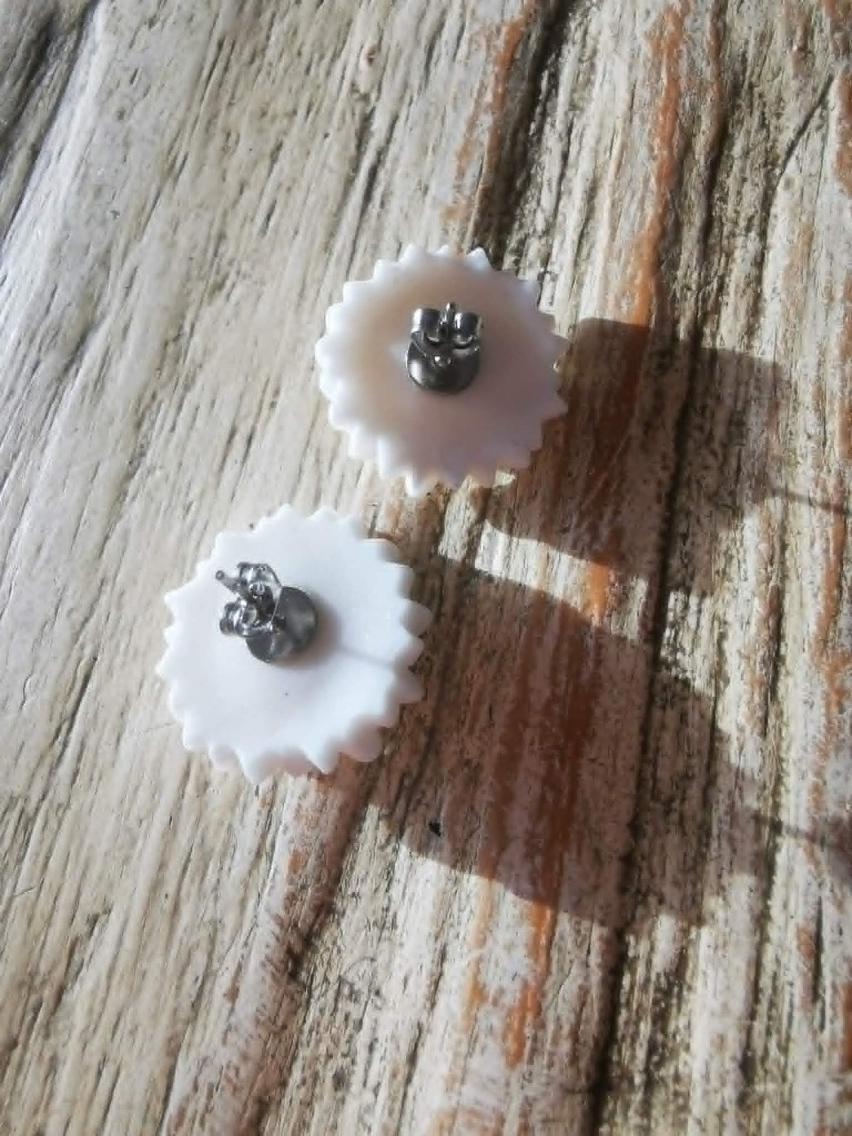 les marguerites artisanales blanches et jaunes verso