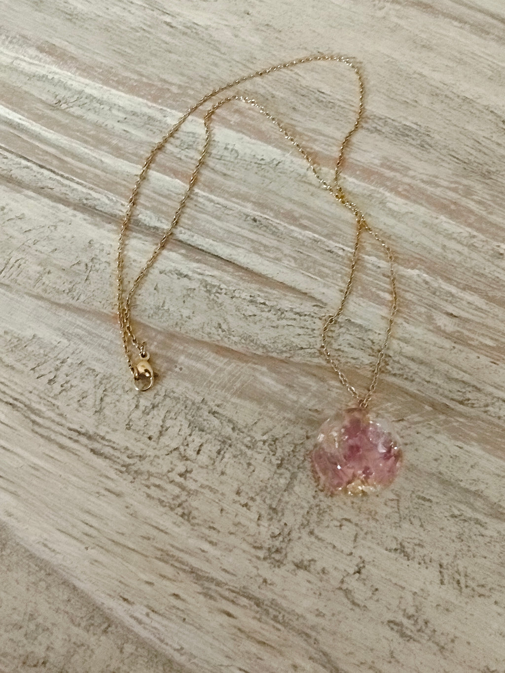 Collier boule rose doré