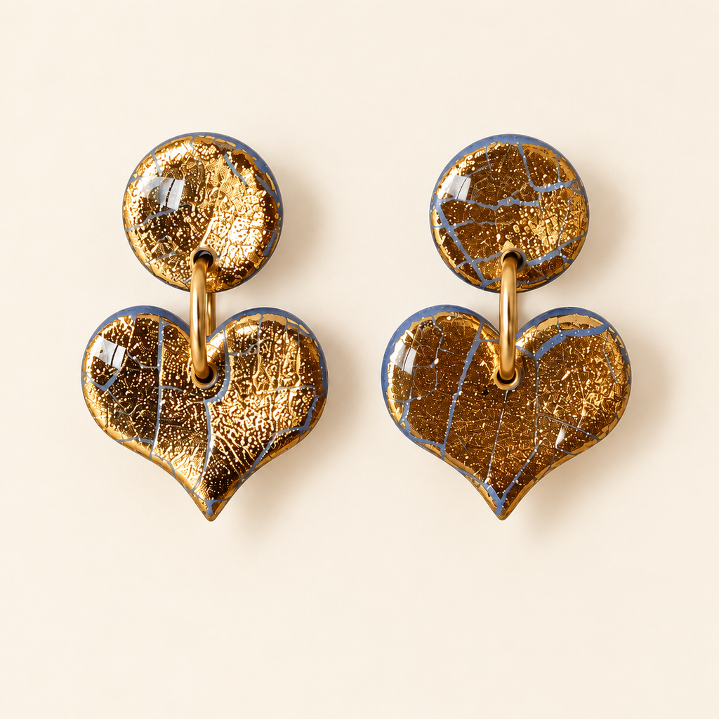 Boucles d’oreilles cœurs bleues et dorées en pâte polymère