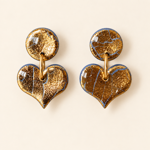 Boucles d’oreilles cœurs bleues et dorées en pâte polymère
