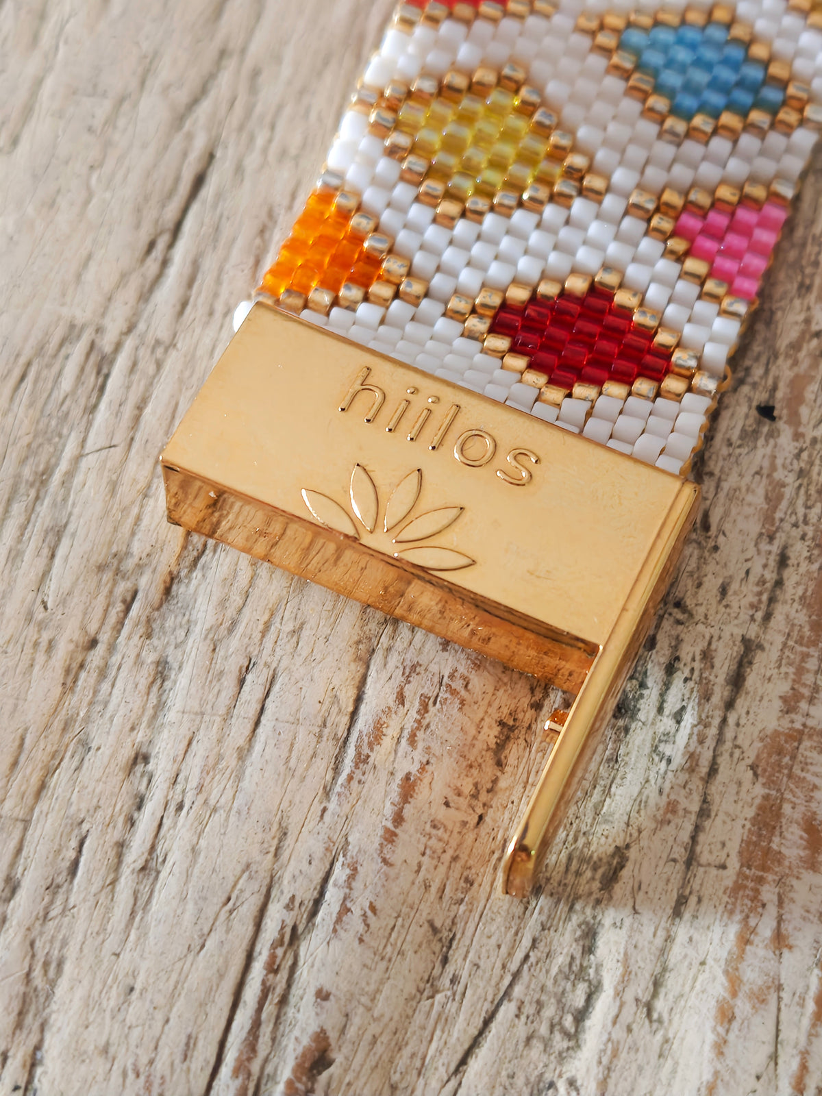 Détail du fermoir aimanté Hiilos d’un bracelet en perles Miyuki