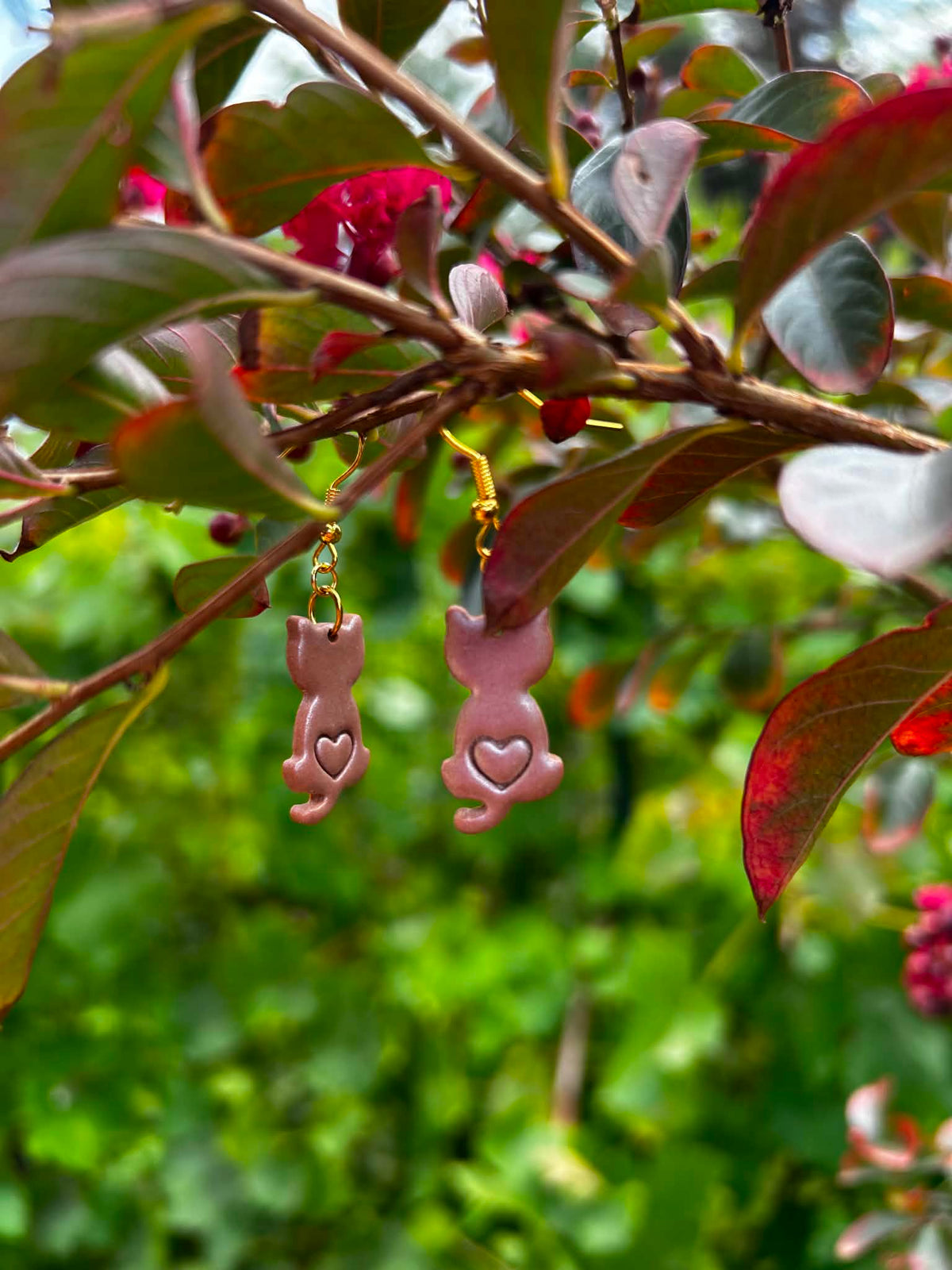 Boucles d’oreilles pendantes chats marron