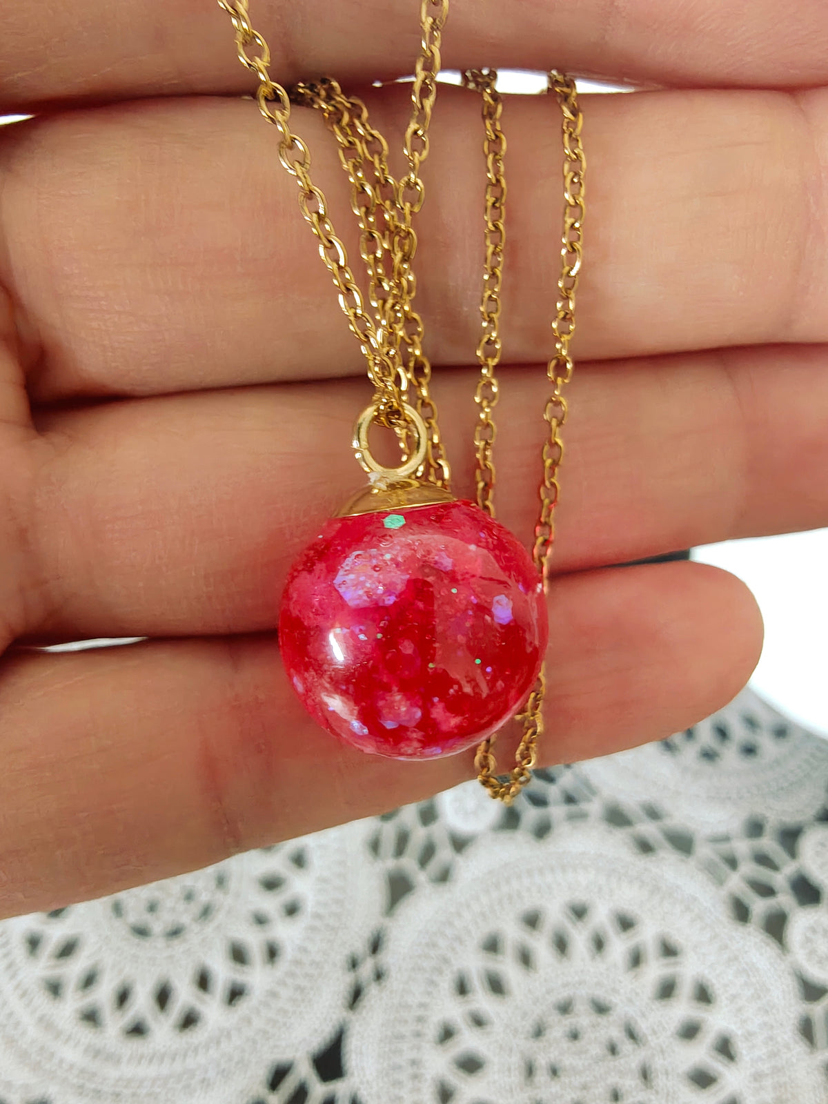 Collier boule rose artisanal avec chaîne en acier inoxydable