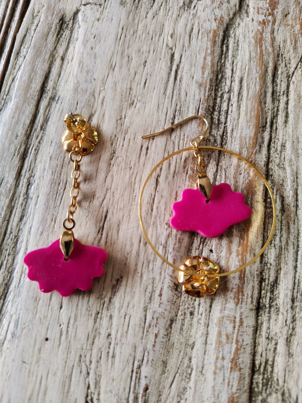 Boucles d'oreilles fleurs dorées et rose